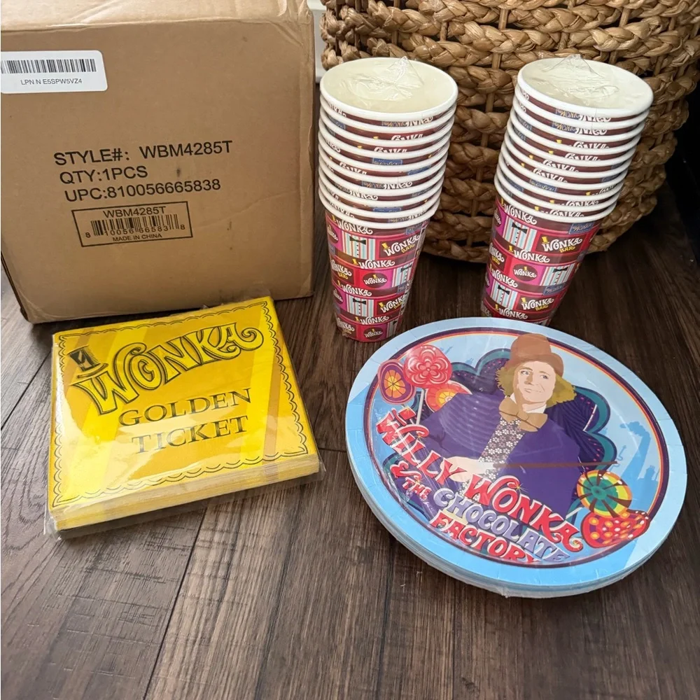 Willy Wonka & The Chocolate Factory Golden Ticket 60-Piece Party Tableware Set - Picture 2 of 2